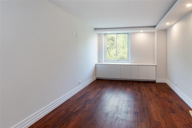 2521 Palisade Ave Unit 6A, Bronx, NY 10463 - empty room featuring dark wood-type flooring and recessed lighting