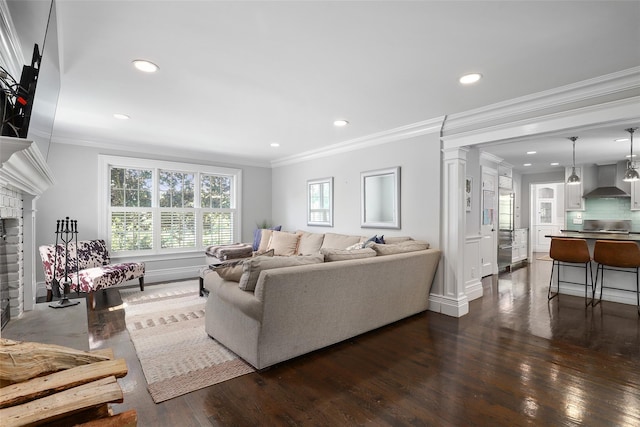 living room featuring dark wood-style flooring, ornamental molding, recessed lighting, a fireplace, and baseboards