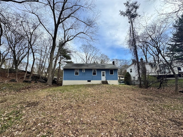 view of front of property featuring crawl space