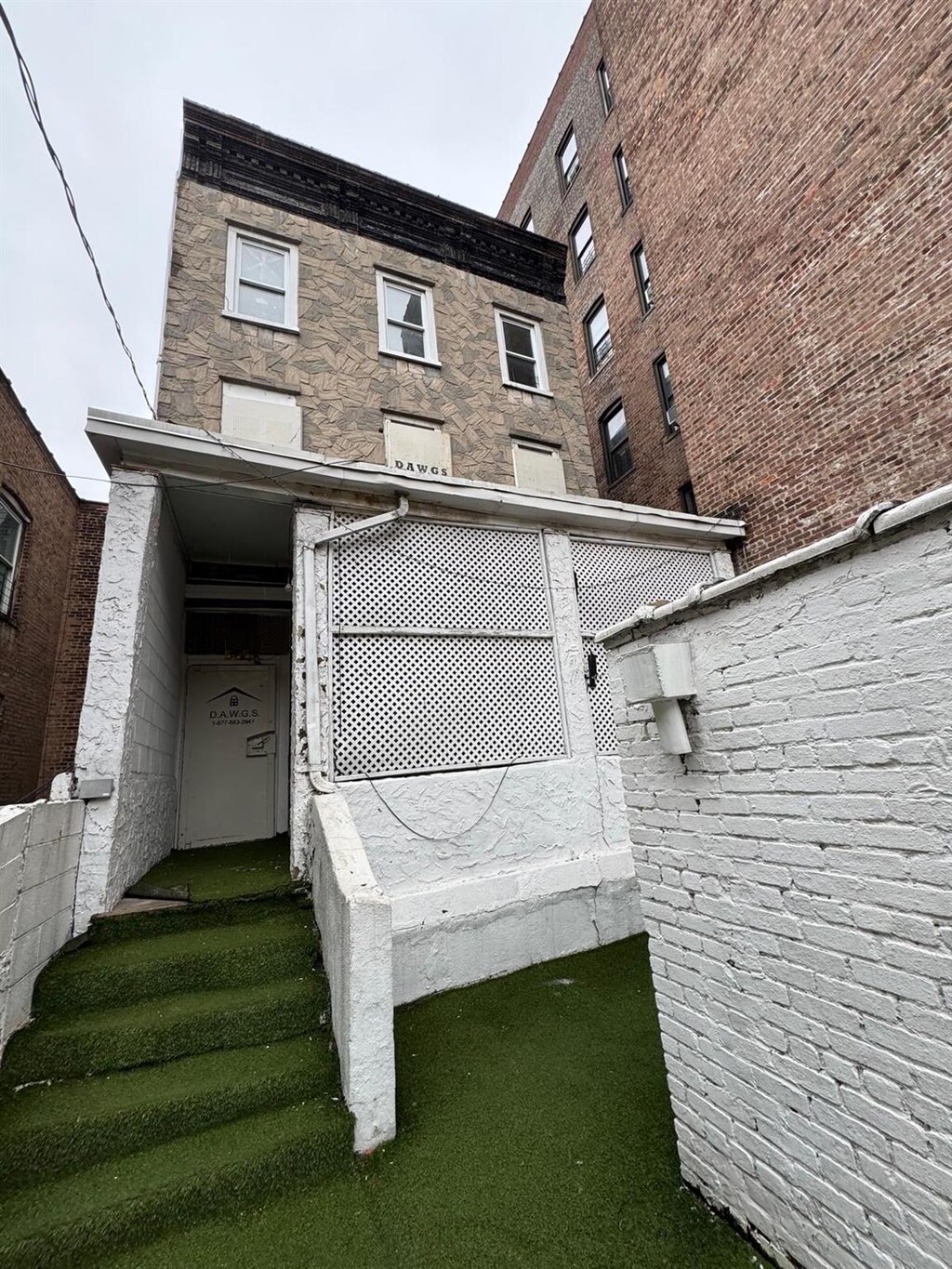 585 E 167th St, Bronx, NY 10456 - exterior space