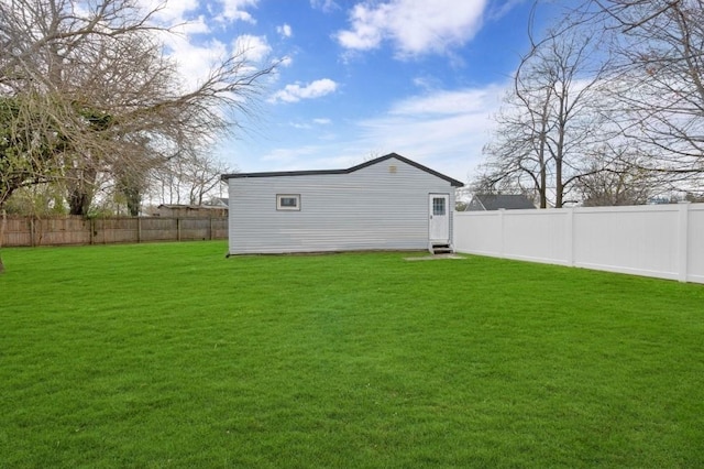 view of yard featuring a fenced backyard
