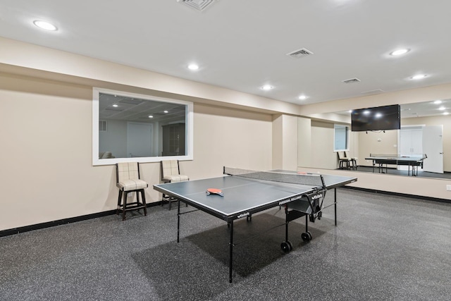 recreation room with visible vents, baseboards, and recessed lighting