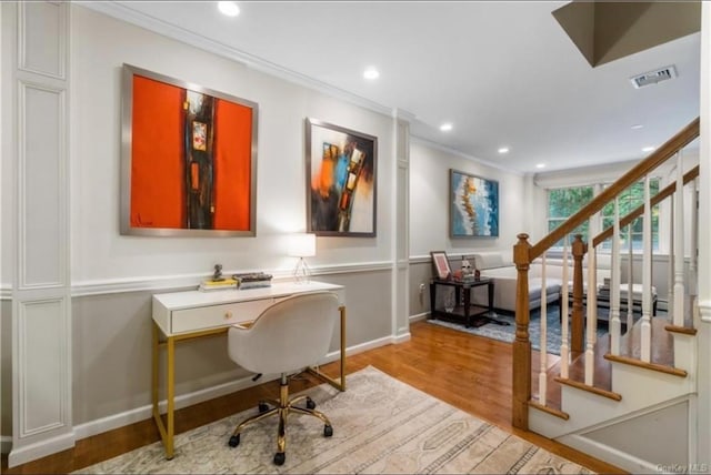 home office featuring visible vents, baseboards, crown molding, recessed lighting, and wood finished floors