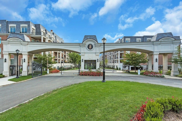 3000ROYALCOURT Royal Ct Unit 3201, North Hills, NY 11040 - exterior space with fence