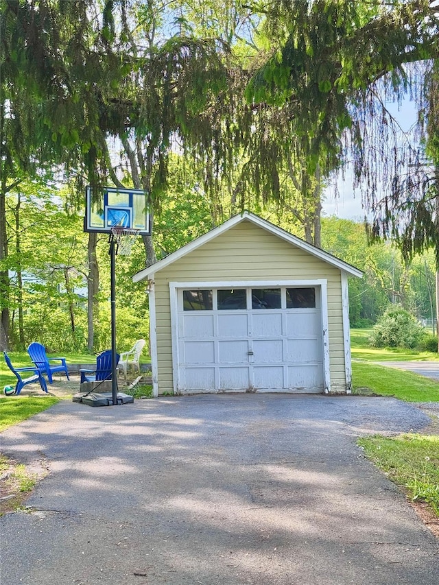 190 Union St, Montgomery, NY 12549 - detached garage with driveway