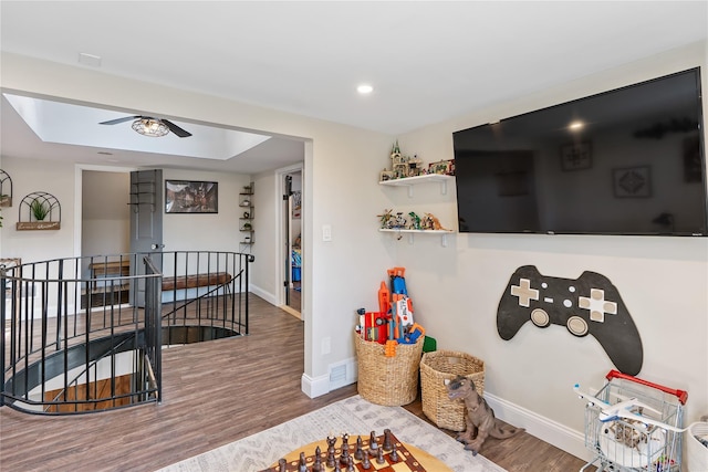 rec room with baseboards, a ceiling fan, wood finished floors, and recessed lighting