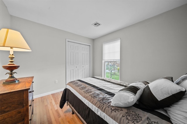 7 Center Cir, Florida, NY 10921 - bedroom featuring baseboards, light wood finished floors, visible vents, and a closet