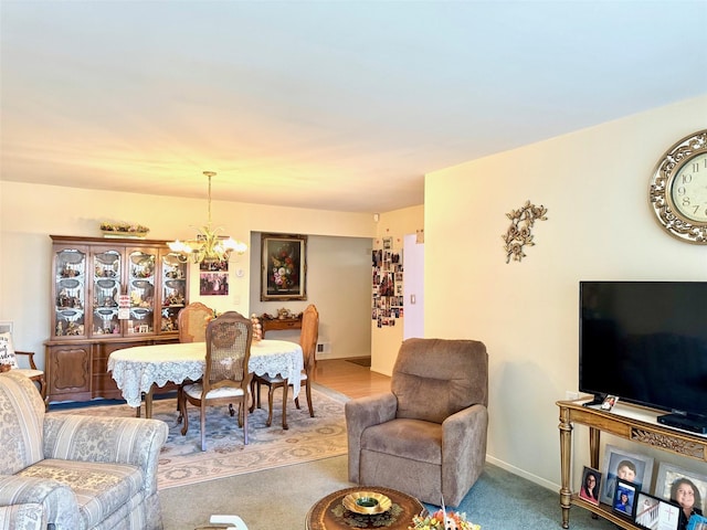 living area with visible vents, light colored carpet, and a notable chandelier