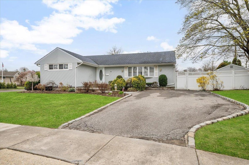 72 Berkshire Rd, Bethpage, NY 11714 - photo 1