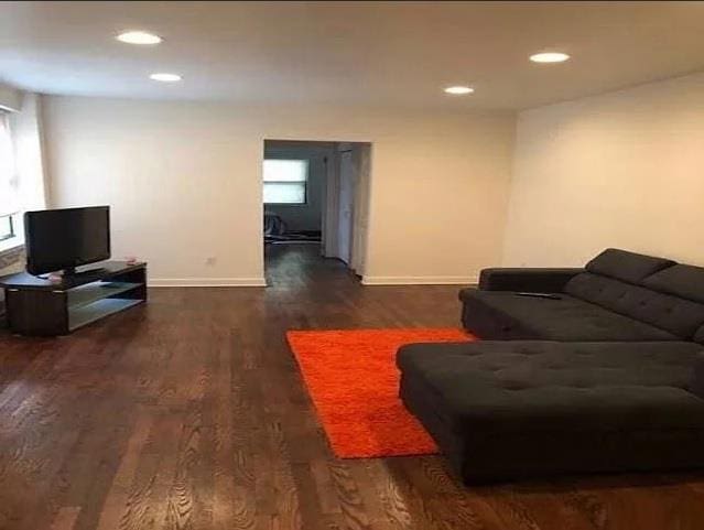 7 Bond St Unit 2C, Great Neck, NY 11021 - living area with dark wood-style flooring, baseboards, and recessed lighting