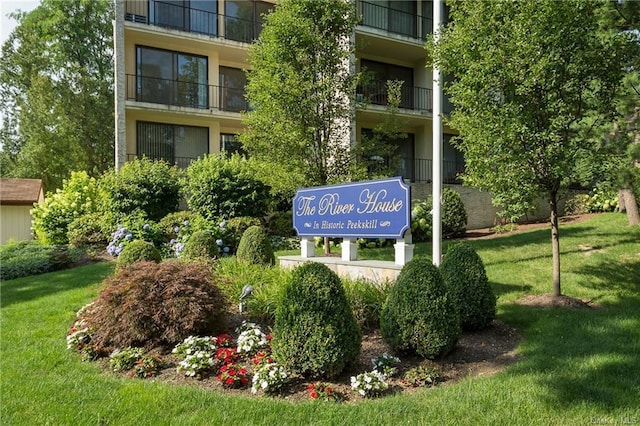 150 Overlook Ave Unit 8V, Peekskill, NY 10566 - community sign with a lawn