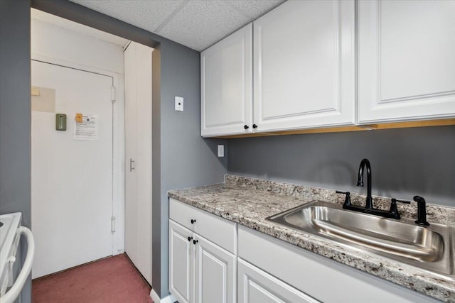 150 Overlook Ave Unit 8V, Peekskill, NY 10566 - kitchen featuring a sink, carpet flooring, white cabinetry, range, and a paneled ceiling