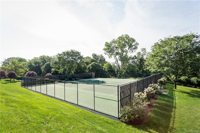 150 Overlook Ave Unit 8V, Peekskill, NY 10566 - view of tennis court featuring view of wooded area