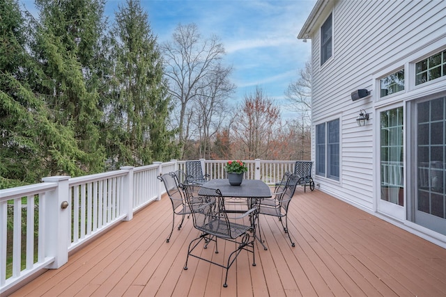 deck with outdoor dining space
