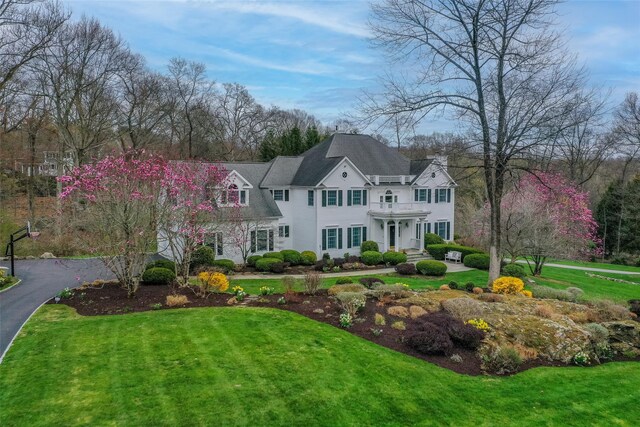 view of front of home with a front lawn