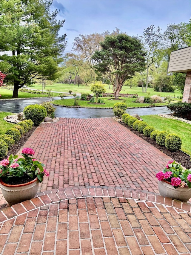 110A Windsor Gate, Great Neck, NY 11020 - view of patio / terrace