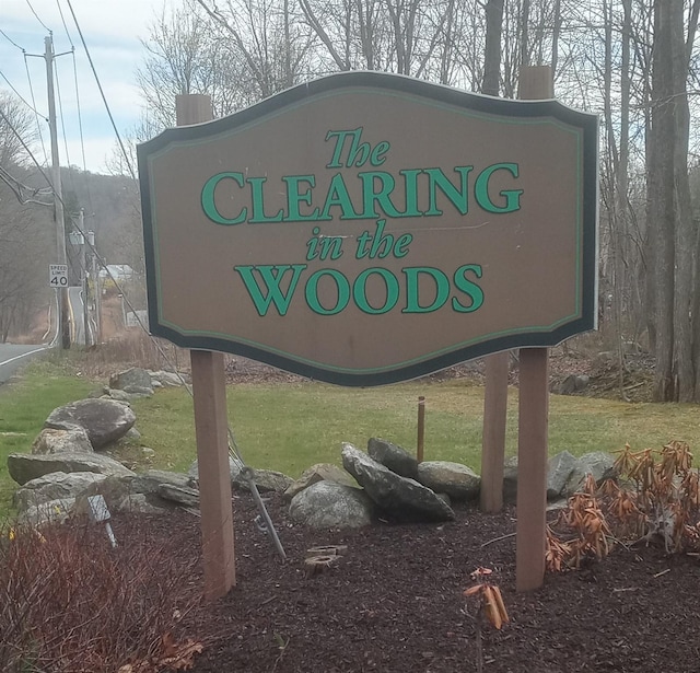 view of community / neighborhood sign