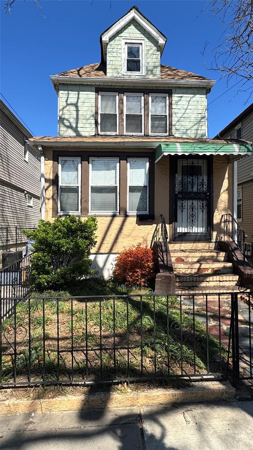 14539 115th Ave, South Ozone Park, NY 11436 - view of front facade featuring a fenced front yard
