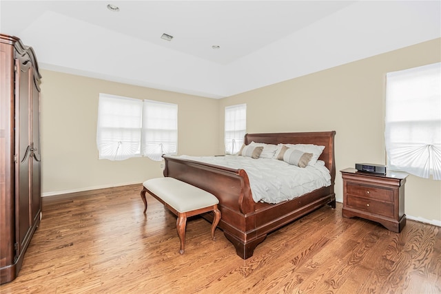 146 Duke Dr, Carmel, NY 10512 - bedroom featuring light wood-style floors, visible vents, and baseboards