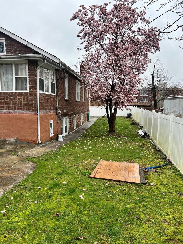 3412 Hunter Ave, Bronx, NY 10475 - view of yard with a fenced backyard
