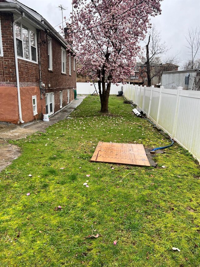 3412 Hunter Ave, Bronx, NY 10475 - view of yard featuring a fenced backyard