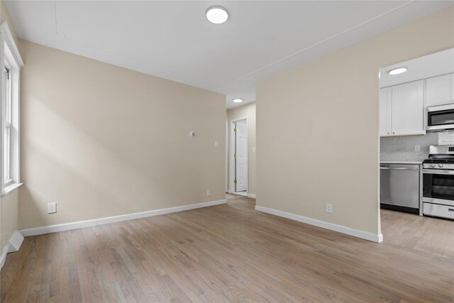 425 Quincy Ave, Bronx, NY 10465 - unfurnished living room featuring light wood-style flooring, baseboards, and recessed lighting