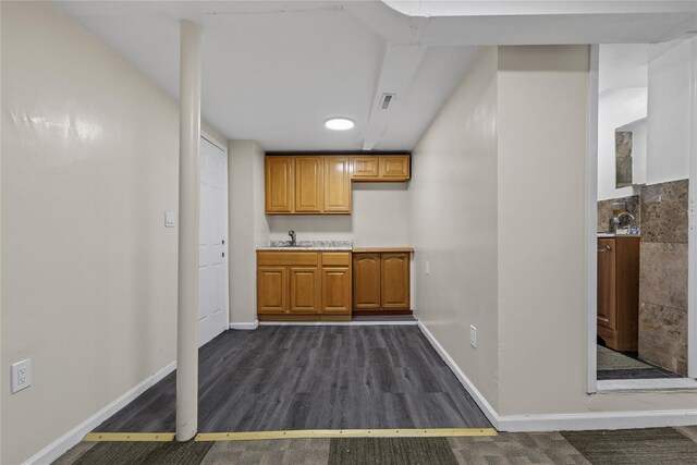 425 Quincy Ave, Bronx, NY 10465 - bar featuring a sink, visible vents, baseboards, and dark wood finished floors