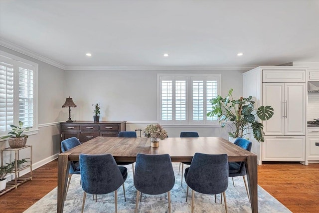 dining area with baseboards, recessed lighting, wood finished floors, and crown molding