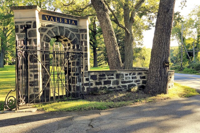 341 Furnace Dock Rd Unit 5, Cortlandt Manor, NY 10567 - view of gate