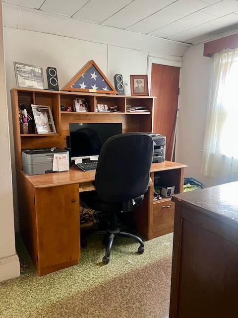 office space featuring carpet