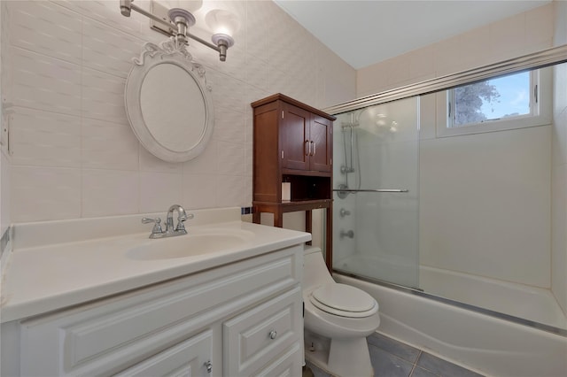 8 Percheron Ln, Roslyn Heights, NY 11577 - full bath featuring tile patterned floors, toilet, vanity, and bath / shower combo with glass door