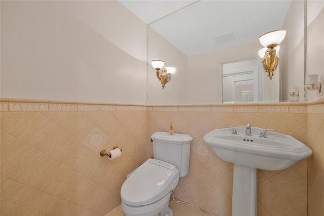 8 Percheron Ln, Roslyn Heights, NY 11577 - bathroom with tile walls, wainscoting, toilet, and vaulted ceiling