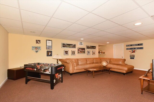 carpeted living room featuring baseboards, a drop ceiling, and recessed lighting