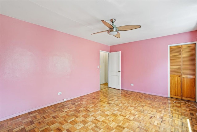 unfurnished bedroom with baseboards, a ceiling fan, and a closet