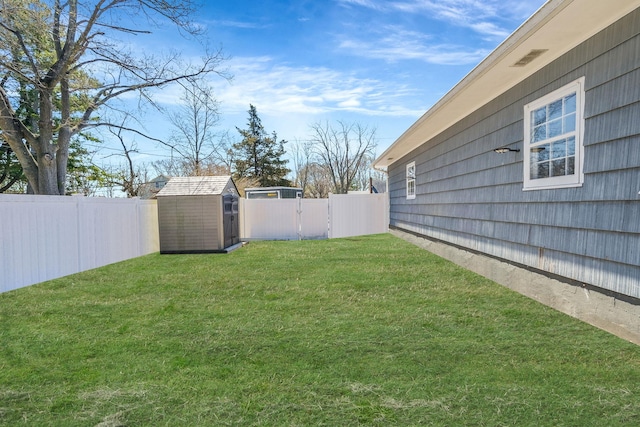 view of yard featuring a fenced backyard, an outdoor structure, and a storage shed
