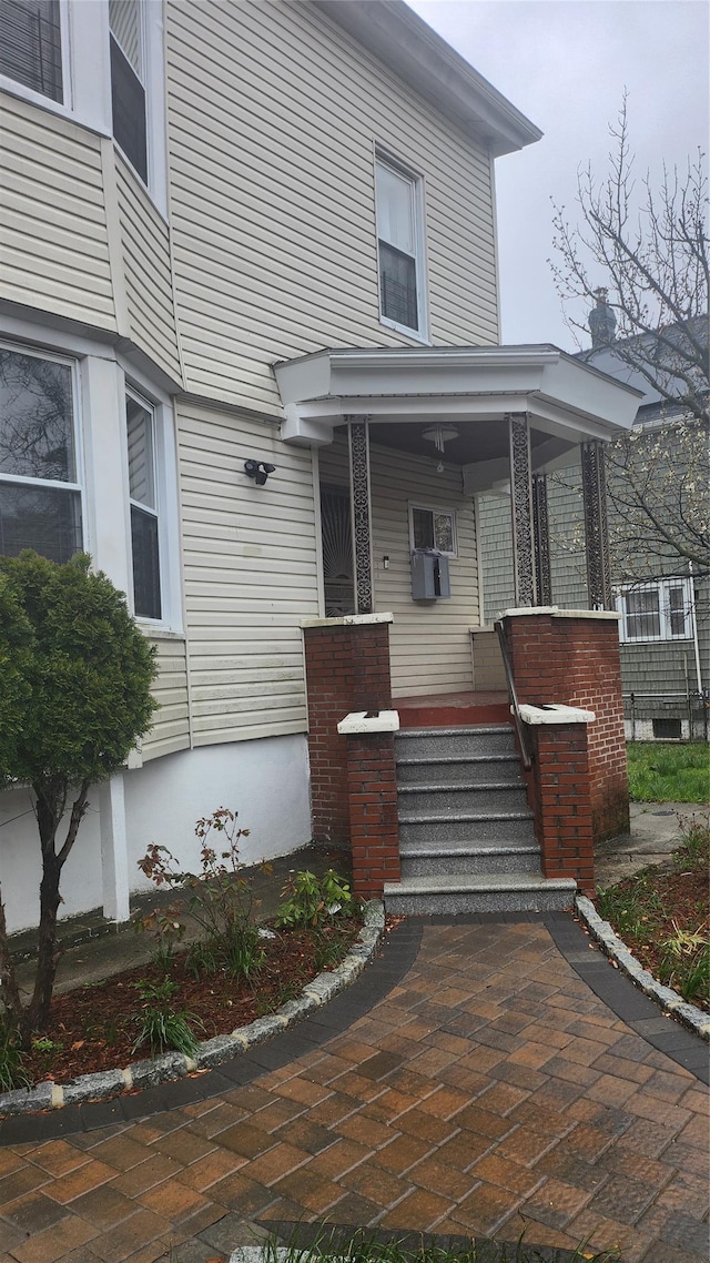 846 215th St E, Bronx, NY 10467 - entrance to property featuring covered porch
