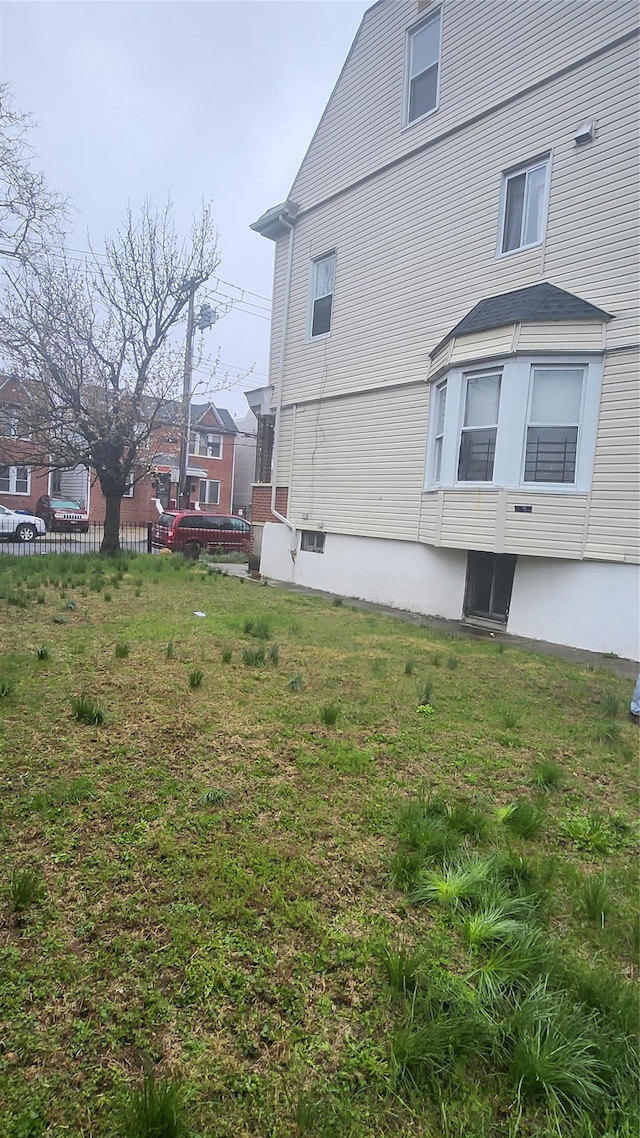 846 215th St E, Bronx, NY 10467 - view of side of property with fence and a lawn