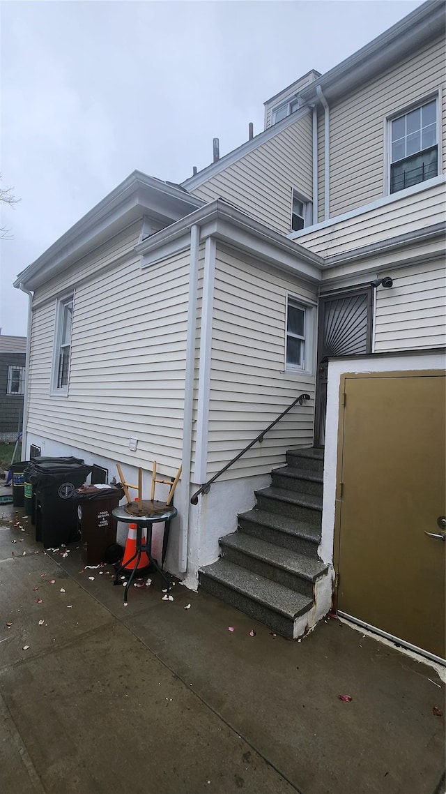 846 215th St E, Bronx, NY 10467 - view of side of home with entry steps