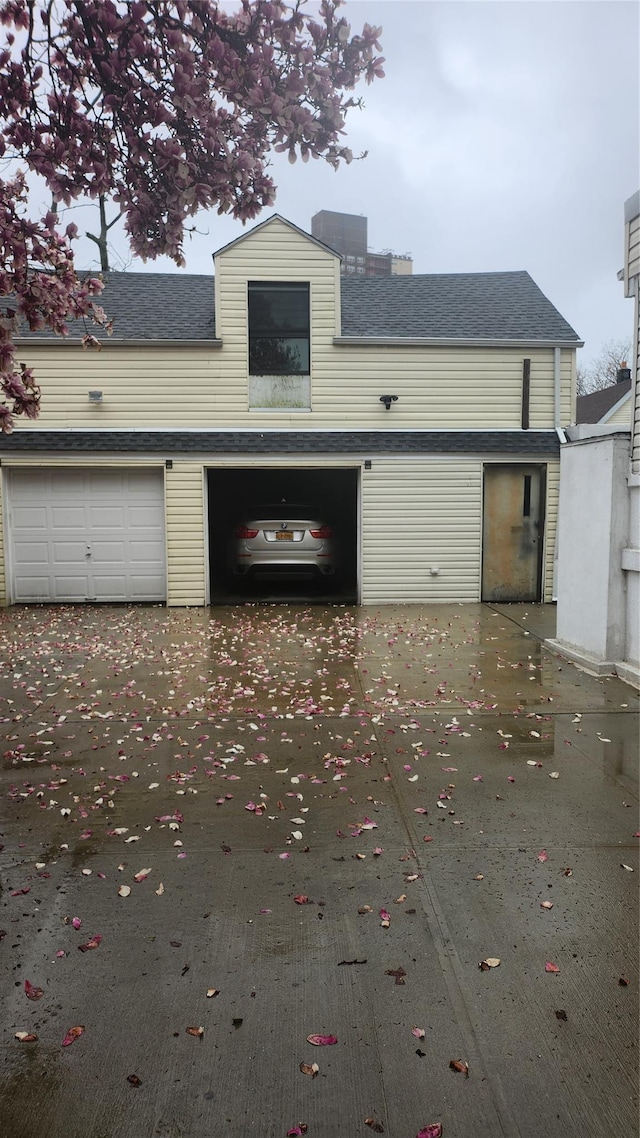 846 215th St E, Bronx, NY 10467 - garage with driveway