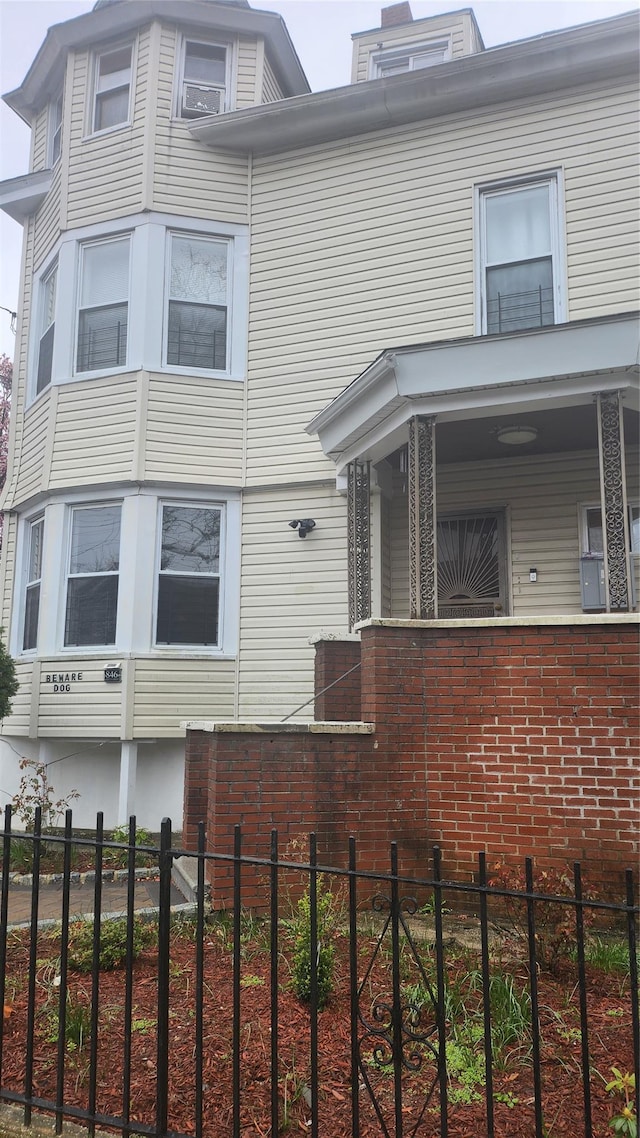 846 215th St E, Bronx, NY 10467 - view of front facade with a fenced front yard