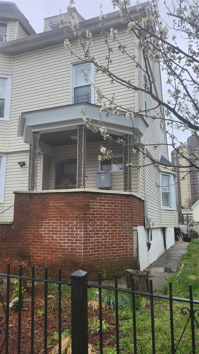 846 215th St E, Bronx, NY 10467 - view of property exterior with fence