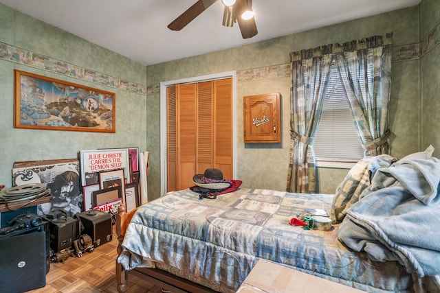 bedroom with a ceiling fan and a closet