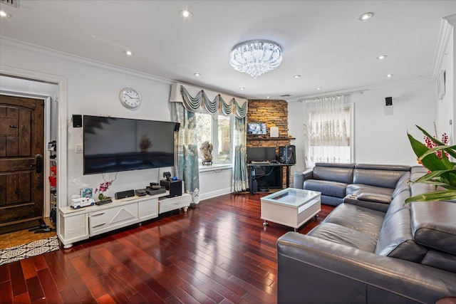 living area featuring a chandelier, wood-type flooring, ornamental molding, and recessed lighting