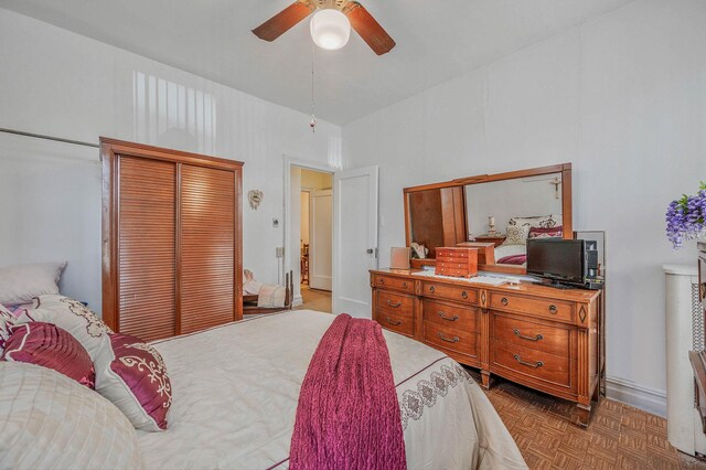 bedroom featuring a ceiling fan and a closet