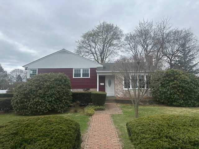 view of front of home with a front lawn