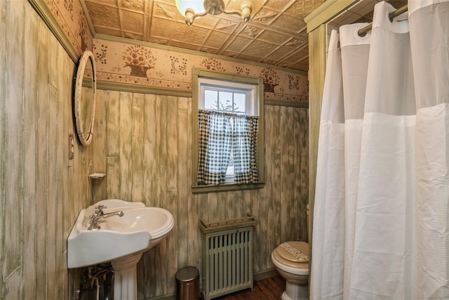 full bathroom with radiator, wallpapered walls, toilet, a shower with curtain, and an ornate ceiling