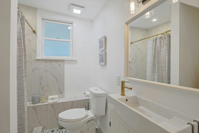 286 9th St, Verplanck, NY 10596 - bathroom with toilet, vanity, and a shower with shower curtain