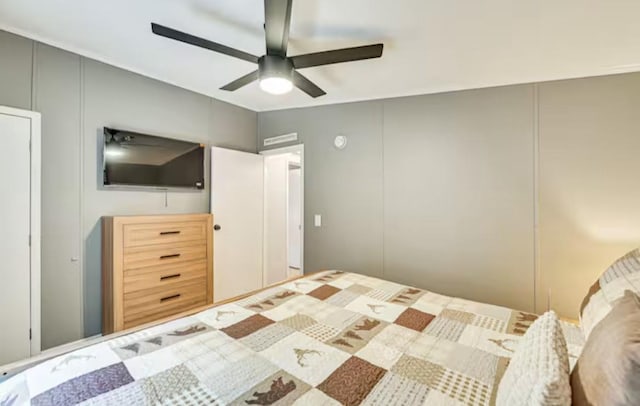 bedroom with ceiling fan