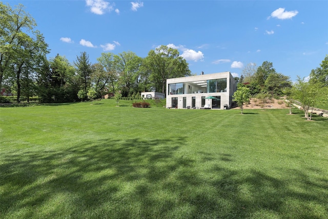 112 Wilson Park Dr, Tarrytown, NY 10591 - view of grassy yard