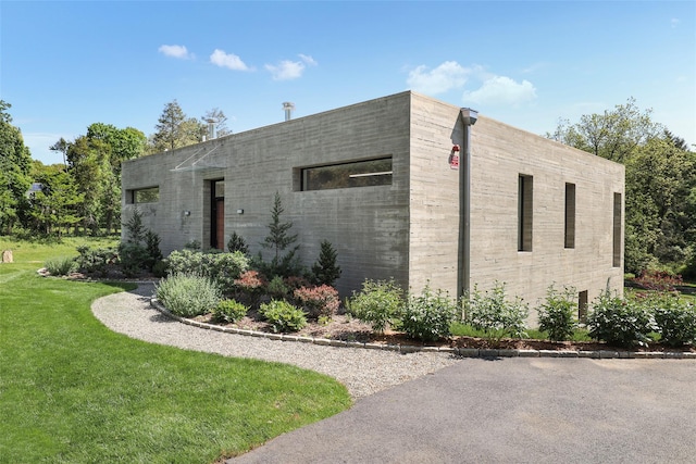 112 Wilson Park Dr, Tarrytown, NY 10591 - view of front of property featuring a front lawn